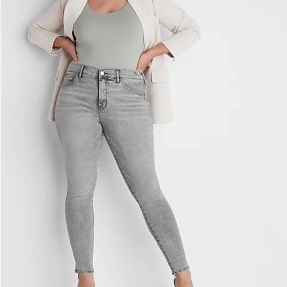 EXPRESS Mid Rise Skinny Jeans - Picture 11 of 15